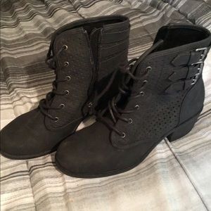 Women’s size 9 fall boots